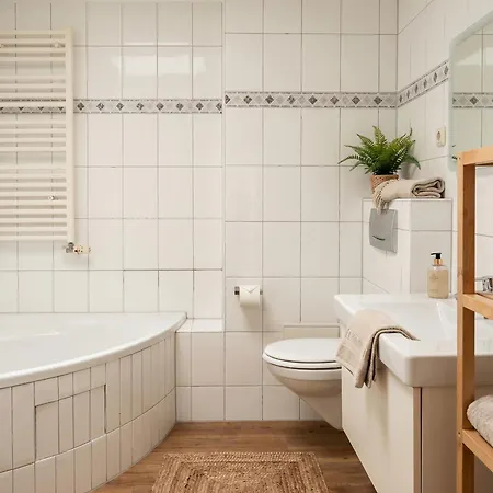 아파트 Stilvolle Wohnung Mit Wintergarten, Balkon & Parkblick I 500M Zum Strand I Haustierfreundlich I Villa Kaethe 로스토크
