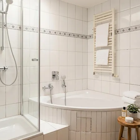 Stilvolle Wohnung Mit Wintergarten, Balkon & Parkblick I 500M Zum Strand I Haustierfreundlich I Villa Kaethe 아파트 *